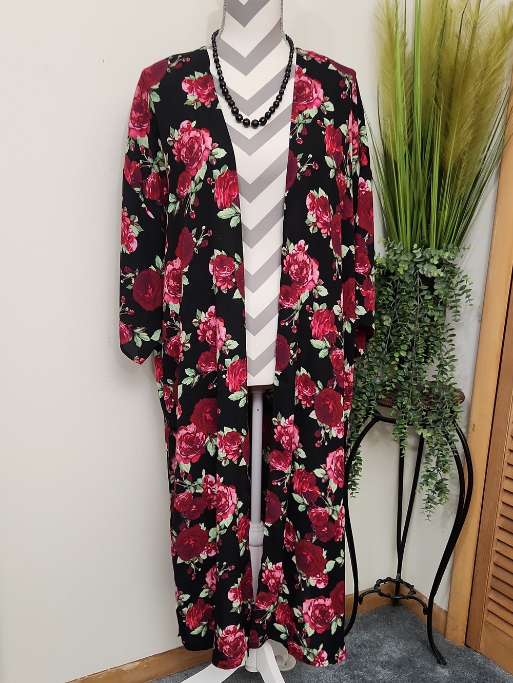 The Pioneer Woman Black Floral Duster Kimono with Red Rose Print